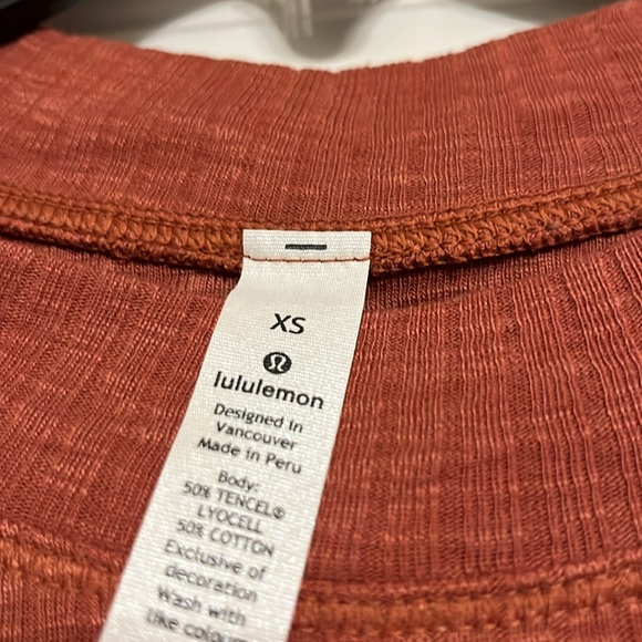 Lululemon - Picture 3 of 3